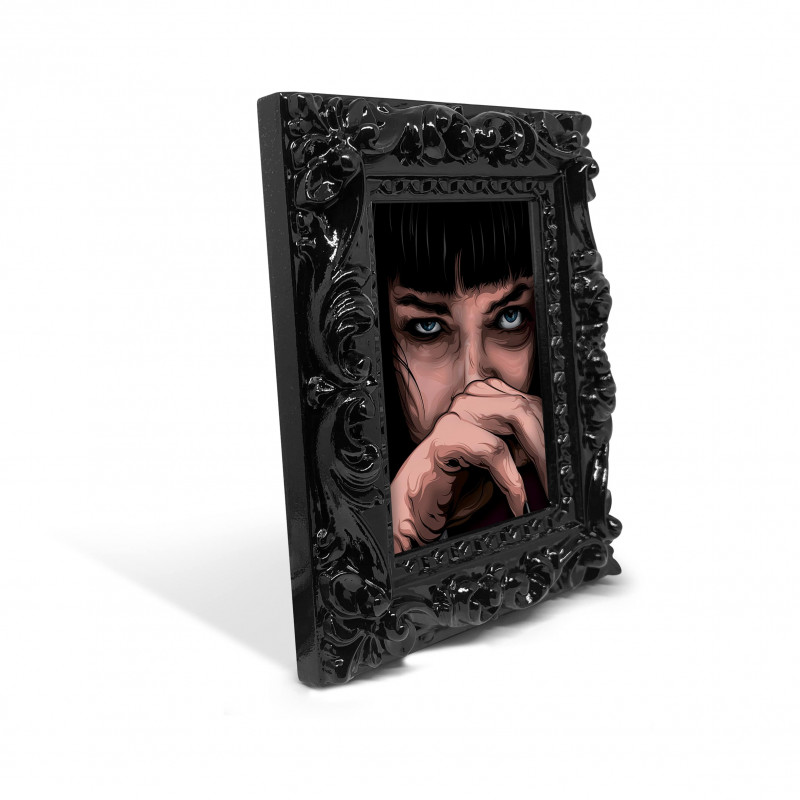 MIA WALLACE - Stampa digitale 11X13 cm di Uma Thurman Mia Wallace in Pulp Fiction con cornice nera artigianale | Gloomy Stroke